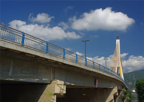 河东304不锈钢桥梁护栏：安全、耐用与美观的完美结合
