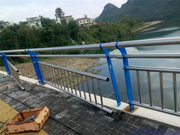 河东不锈钢复合管护栏是一种卓越的防护材料